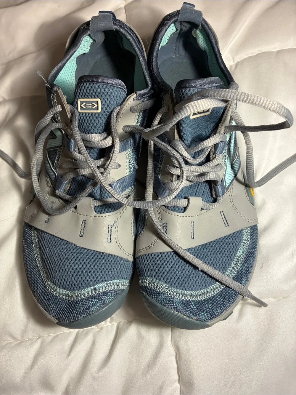 New Balance Women’s Minimus 10V2 Gray/Blue Trail Sneakers Size 9.5